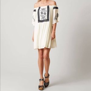 White Coco+Jaimeson Off the Shoulder Dress NWT!